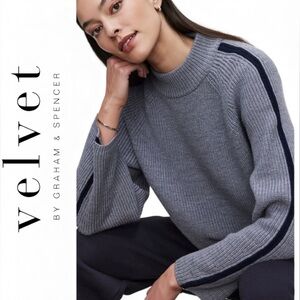 Velvet by Graham & Spencer Teagan Sweater Heather Gray / Navy Size Small